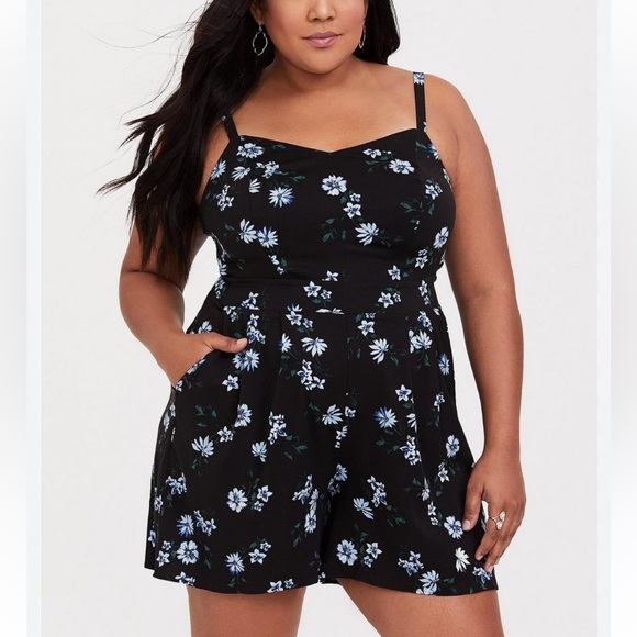 Torrid Challis Floral Spring Summer Black Romper Sz 1 - Picture 1 of 14